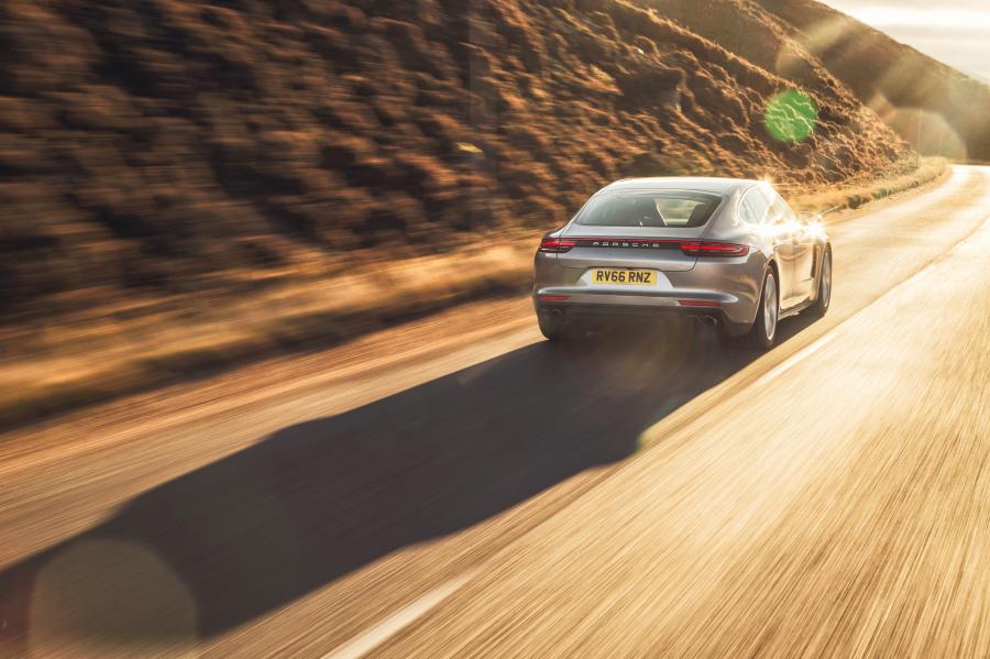  Porsche Panamera 4S 2016 года  (UK) (фото 21 из 28)